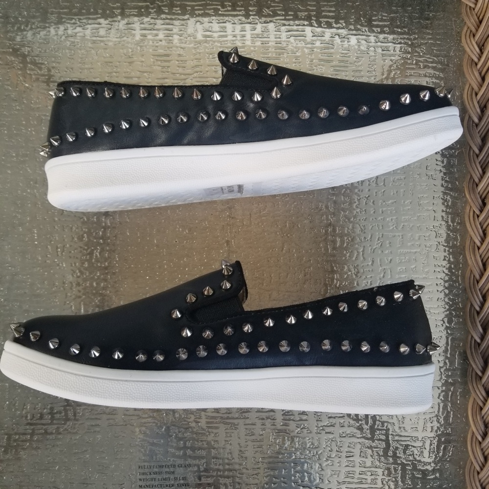 NEW Chase & Chloe Rockstud Slip On Sneaker - Picture 2 of 5